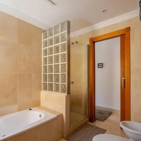 Apartment Luxury 2 Bedroom Apartment, Close To The Sea And The Golf Course, Aloha Hills Club *